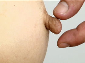 五・六十路熟女　長乳首弄り　サンプル画像08